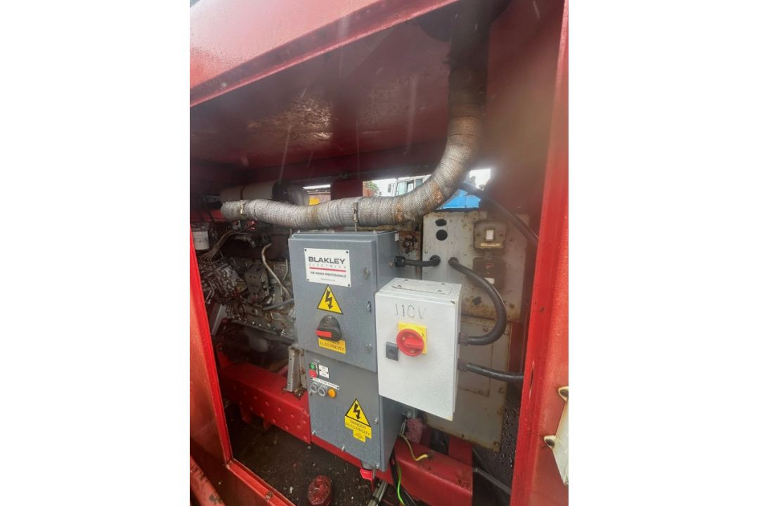 200 KVA VOLVO DIESEL GENERATOR GENSET 110V 415V SITE GENERATOR POWER UNIT ENGINE - Image 4 of 10