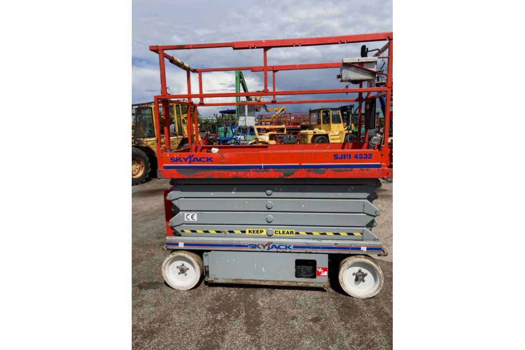 SKYJACK SJ4632 SCISSOR LIFT - Image 1 of 13
