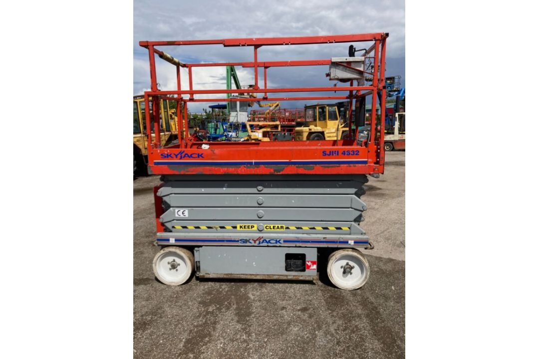 SKYJACK SJ4632 SCISSOR LIFT - Image 4 of 13