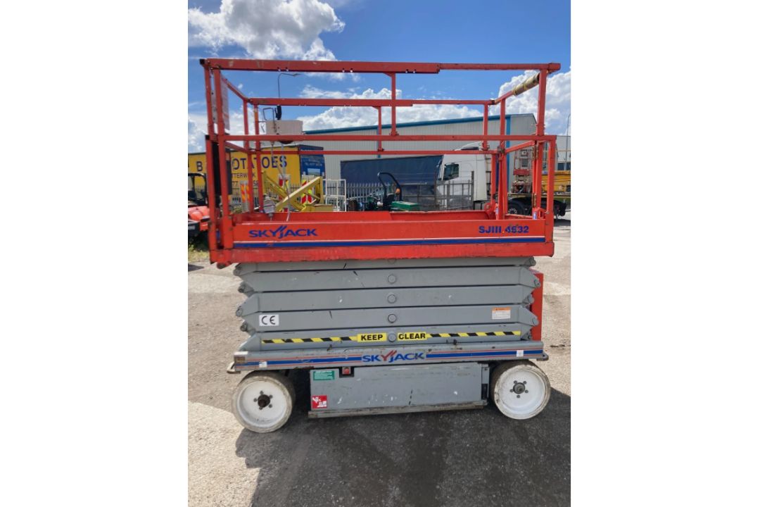 SKYJACK SJ4632 SCISSOR LIFT - Image 8 of 13