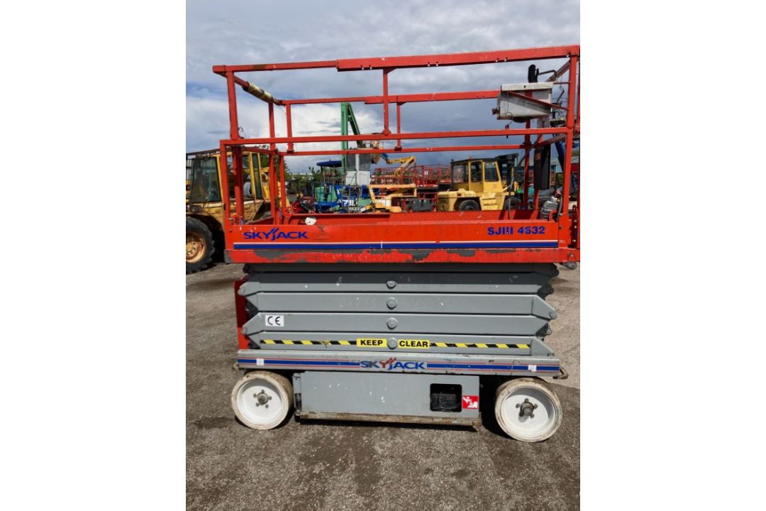 SKYJACK SJ4632 SCISSOR LIFT - Image 2 of 13