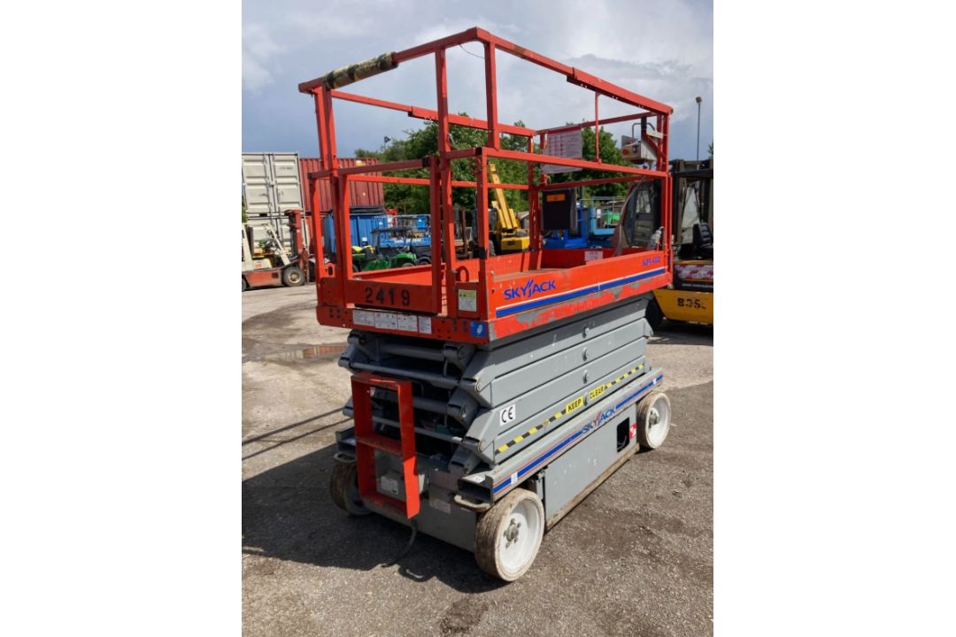 SKYJACK SJ4632 SCISSOR LIFT - Image 11 of 13
