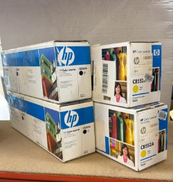 LOT OF BRAND NEW HP TONER: 2X CB380A (BLACK) & 2X C8552A (YELLOW)