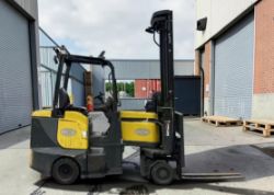 **(INCLUDES CHARGER)** 2015 AISLE MASTER 25WE