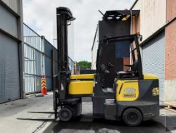 **(INCLUDES CHARGER)** 2015 AISLE MASTER 25WE