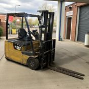 **(INCLUDES CHARGER)**2015 CAT LIFT TRUCKS EP16PNT ELECTRIC 3-WHEEL FORKLIFT
