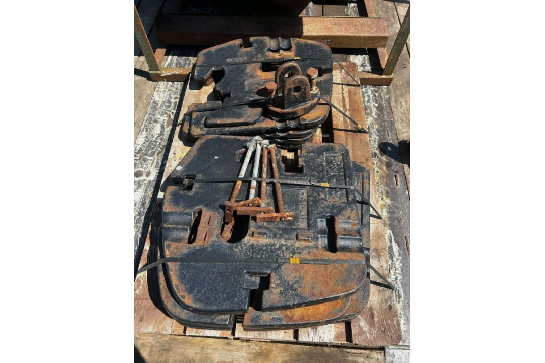 NEW HOLLAND FRONT TRACTOR WEIGHTS – 15 X 45KG - Image 1 of 3
