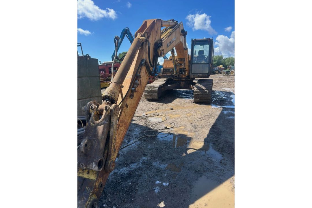 KOMATSU PC220LC TRACKED EXCAVATOR - Image 2 of 22