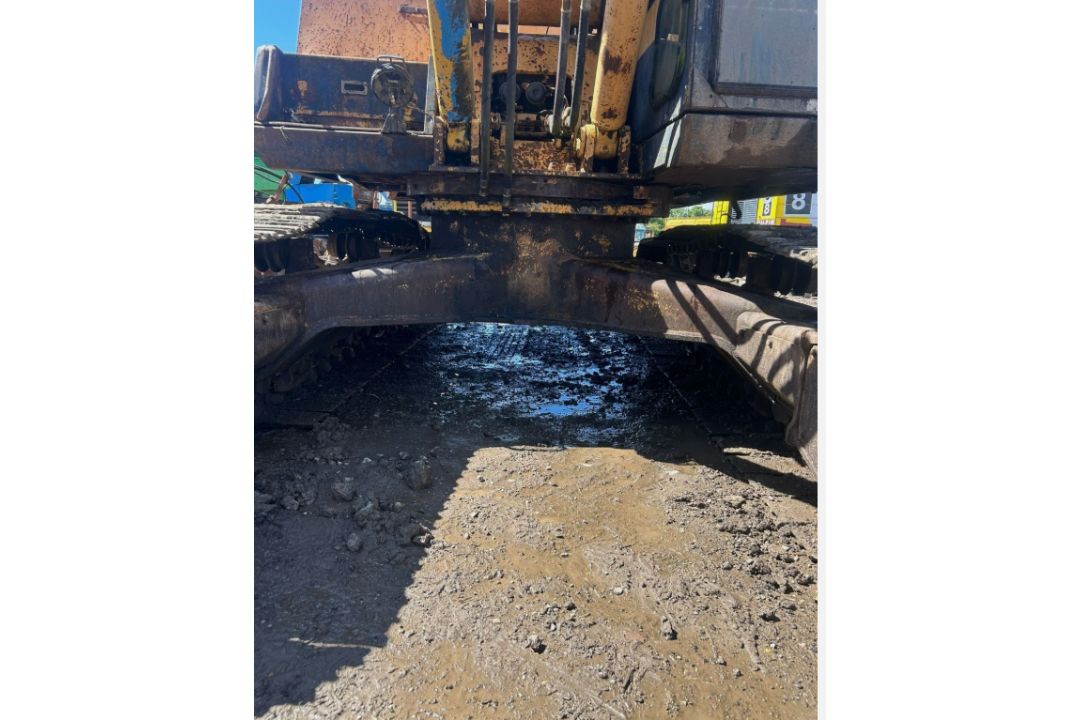 KOMATSU PC220LC TRACKED EXCAVATOR - Image 4 of 22