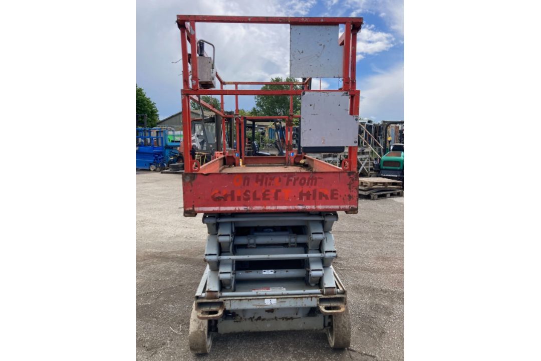 SKYJACK SJ4632 ELECTRIC SCISSOR LIFT ACCESS PLATFORM (317KG CAPACITY, 11.7M WORKING HEIGHT) - Image 4 of 10