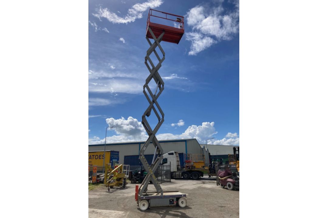 SKYJACK SJ4632 ELECTRIC SCISSOR LIFT ACCESS PLATFORM (317KG CAPACITY, 11.7M WORKING HEIGHT) - Image 10 of 10
