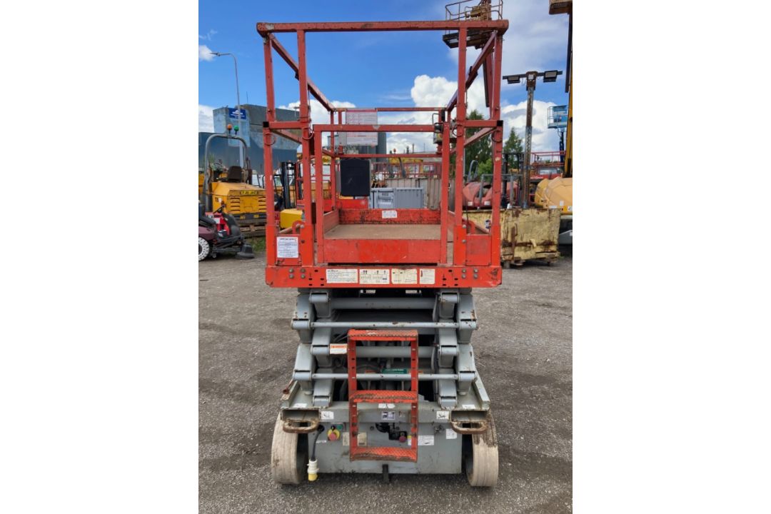 SKYJACK SJ4632 ELECTRIC SCISSOR LIFT ACCESS PLATFORM (317KG CAPACITY, 11.7M WORKING HEIGHT) - Image 7 of 10