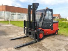 **(INCLUDES CHARGER)** 2008 LINDE E48P ELECTRIC 4-WHEEL FORKLIFT