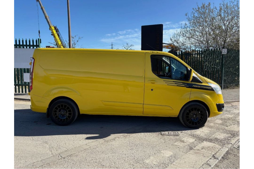 2015 FORD TRANSIT CUSTOM 290 TREND E-TEC L2H1 2198CC DIESEL >>--NO VAT ON HAMMER--<< - Image 2 of 15