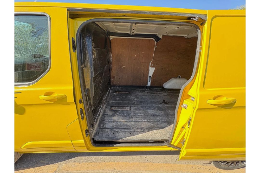 2015 FORD TRANSIT CUSTOM 290 TREND E-TEC L2H1 2198CC DIESEL >>--NO VAT ON HAMMER--<< - Image 10 of 15