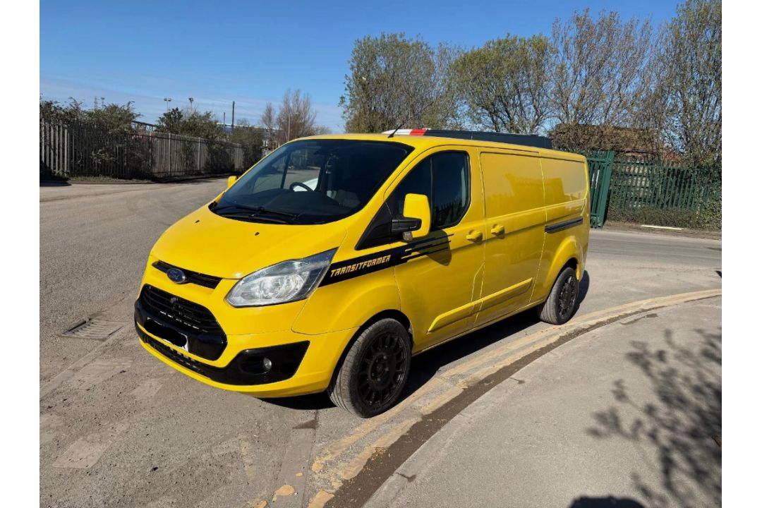 2015 FORD TRANSIT CUSTOM 290 TREND E-TEC L2H1 2198CC DIESEL >>--NO VAT ON HAMMER--<< - Image 4 of 15
