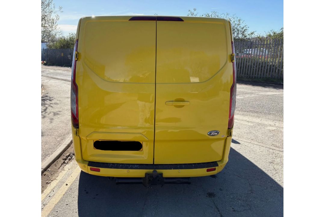 2015 FORD TRANSIT CUSTOM 290 TREND E-TEC L2H1 2198CC DIESEL >>--NO VAT ON HAMMER--<< - Image 8 of 15