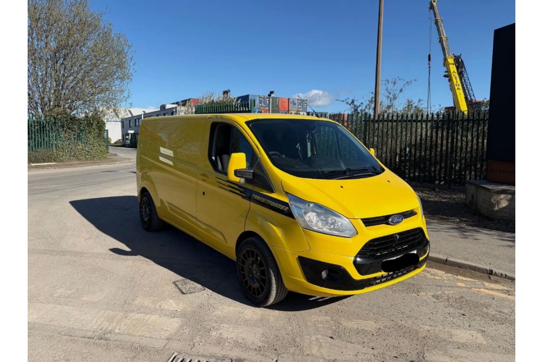2015 FORD TRANSIT CUSTOM 290 TREND E-TEC L2H1 2198CC DIESEL >>--NO VAT ON HAMMER--<< - Image 1 of 15