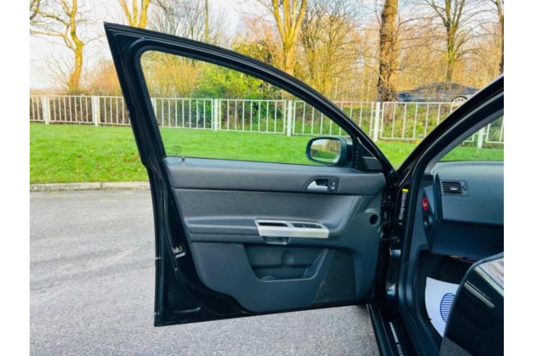 2009 VOLVO V50 2.0D SE 5DR DIESEL MANUAL ESTATE BLACK >>--NO VAT ON HAMMER--<< - Image 25 of 28