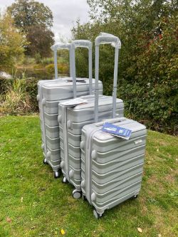 BULK LOT X5 SILVER 3 PIECE LUGGAGE SETS – LIGHTWEIGHT 360° SPINNER SUITCASES – BRAND NEW