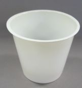 350 X PLANT POT WHITE- MEDIUM