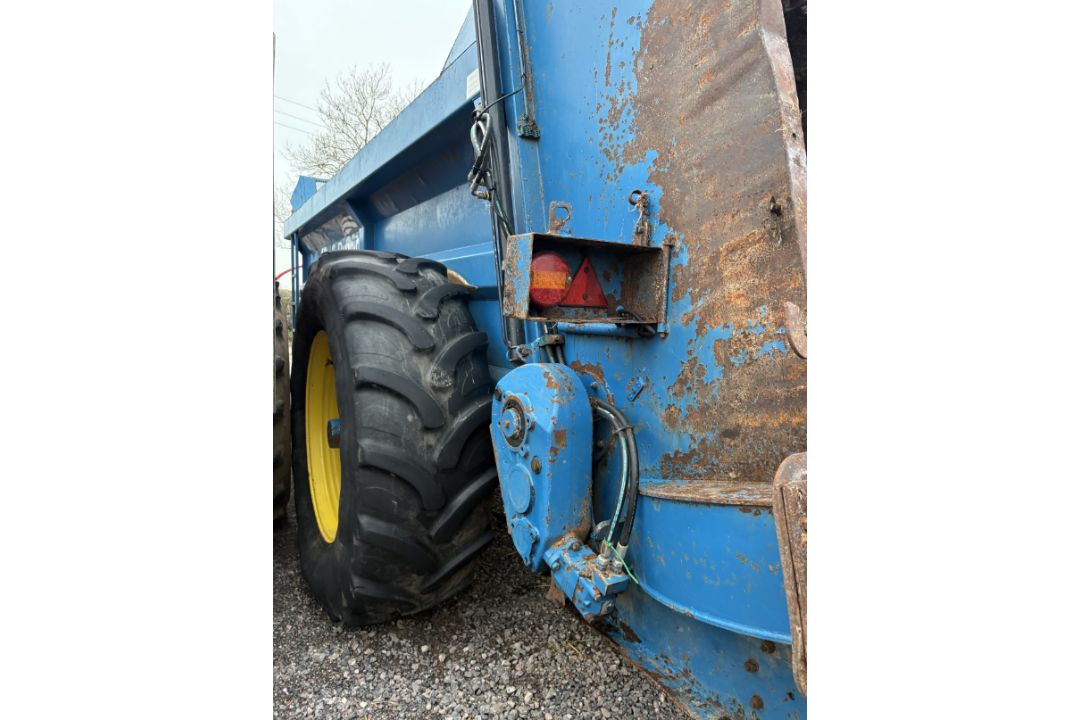 BUNNING LOWLANDER 150 DUNG SPREADER - Image 10 of 15
