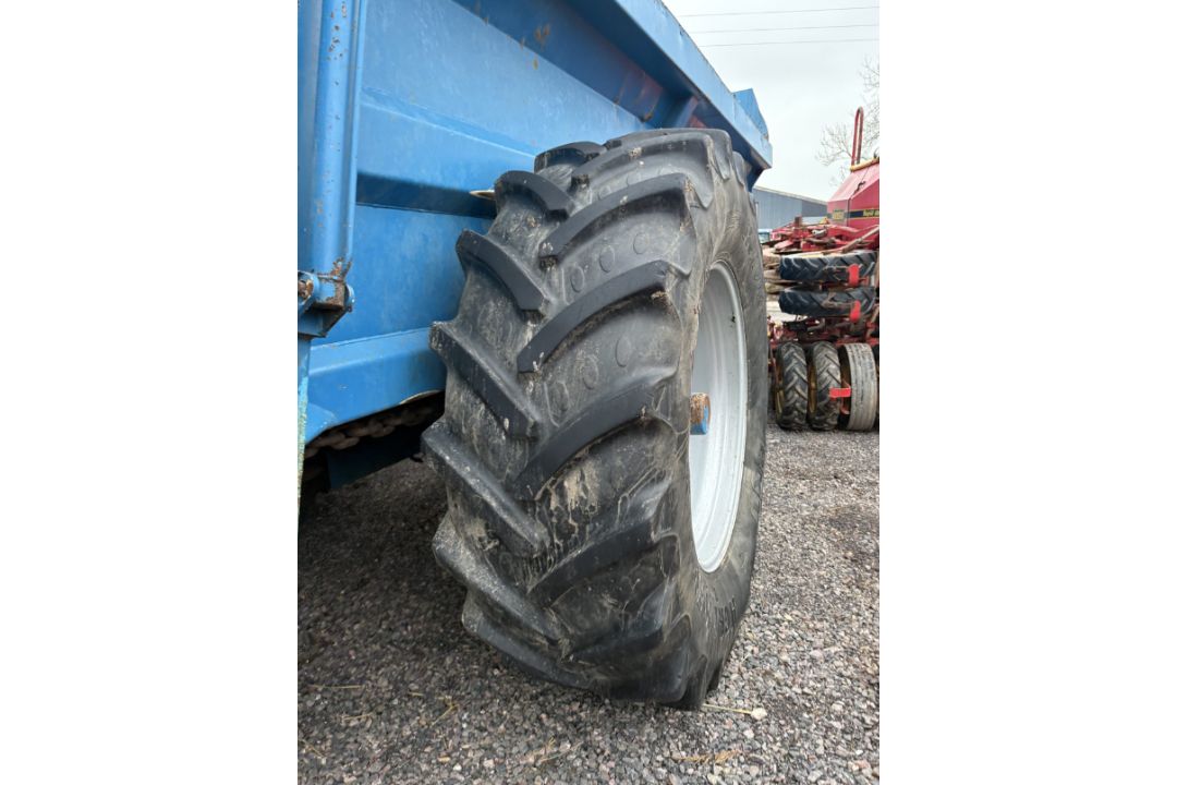 BUNNING LOWLANDER 150 DUNG SPREADER - Image 12 of 15
