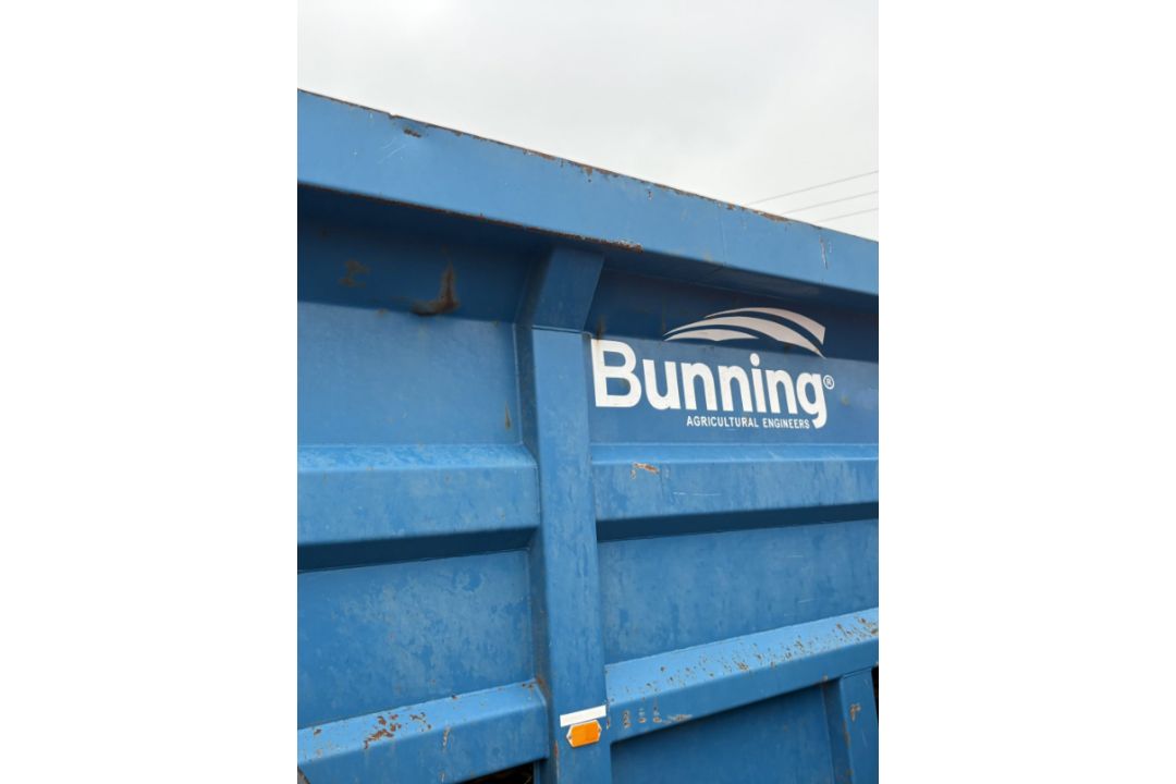 BUNNING LOWLANDER 150 DUNG SPREADER - Image 14 of 15