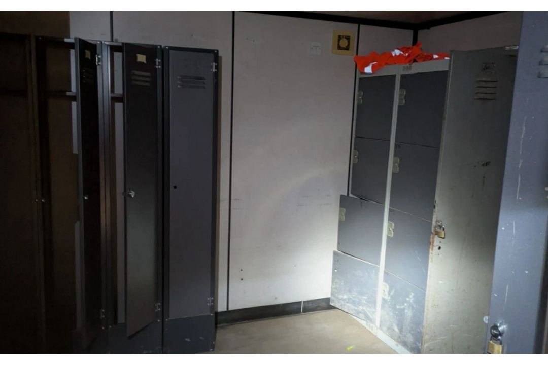 SHIPPING CONTAINER OFFICE WITH WELFARE FACILITIES - Image 6 of 11
