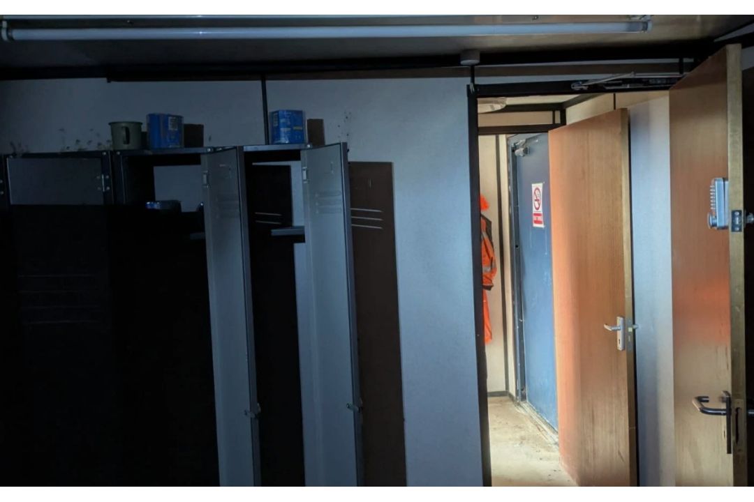 SHIPPING CONTAINER OFFICE WITH WELFARE FACILITIES - Image 9 of 11