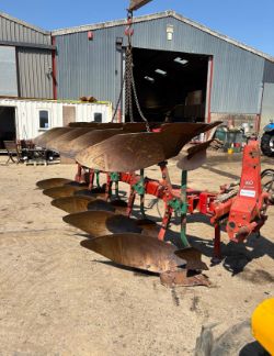 KVERNELAND 160 5-FURROW PLOUGH