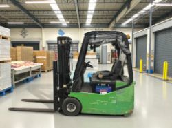 **(INCLUDES CHARGER)** 2007 CTC PL315 ELECTRIC 3-WHEEL FORKLIFT