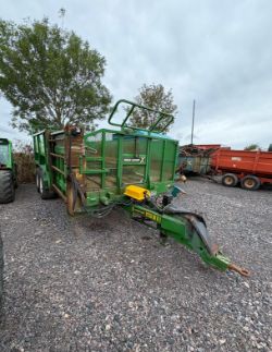HUSTLER FEED MIXER