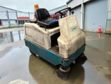 **(INCLUDES CHARGER)** 2014 TENNANT 6100