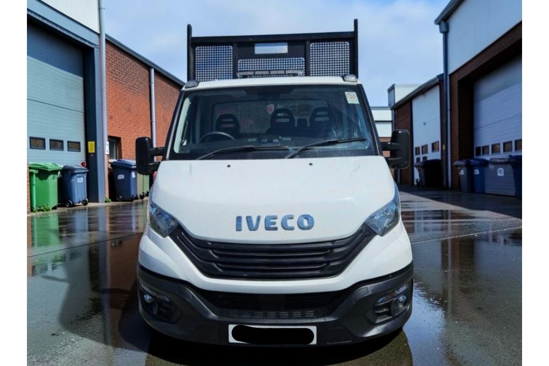 **(ONLY 26K MILEAGE)** 2023 IVECO DAILY 35C14B 2.3TD 134BHP MANUAL CHASSIS >>--NO VAT ON HAMMER--<< - Image 3 of 11