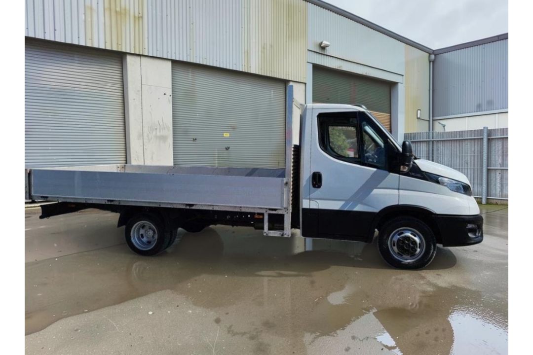 **(ONLY 107K MILEAGE)** 2021 IVECO DAILY 35C14B 2.3 DIESEL MANUAL CHASSIS CAB WHITE - Image 2 of 10