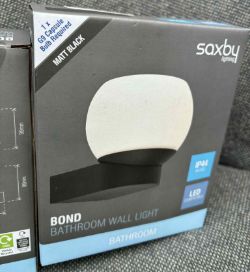 BATHROOM OR KITCHEN WALL LIGHTS NEW LED COMPATIBLE £19.99 EACH 20X