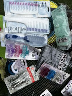 WOMENS HAIRBRUSHES CLIPS BOBBLES CURLERS ECT 100X ITEMS