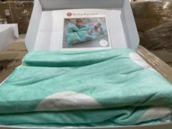 PILLOW BED NEW ON BOX HUDGE RETAIL LOT 30X UNITS