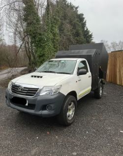 2016 TOYOTA HILUX ACTIVE D-4D 4X4 S/C 2.5 DIESEL MANUAL WHITE PICK UP