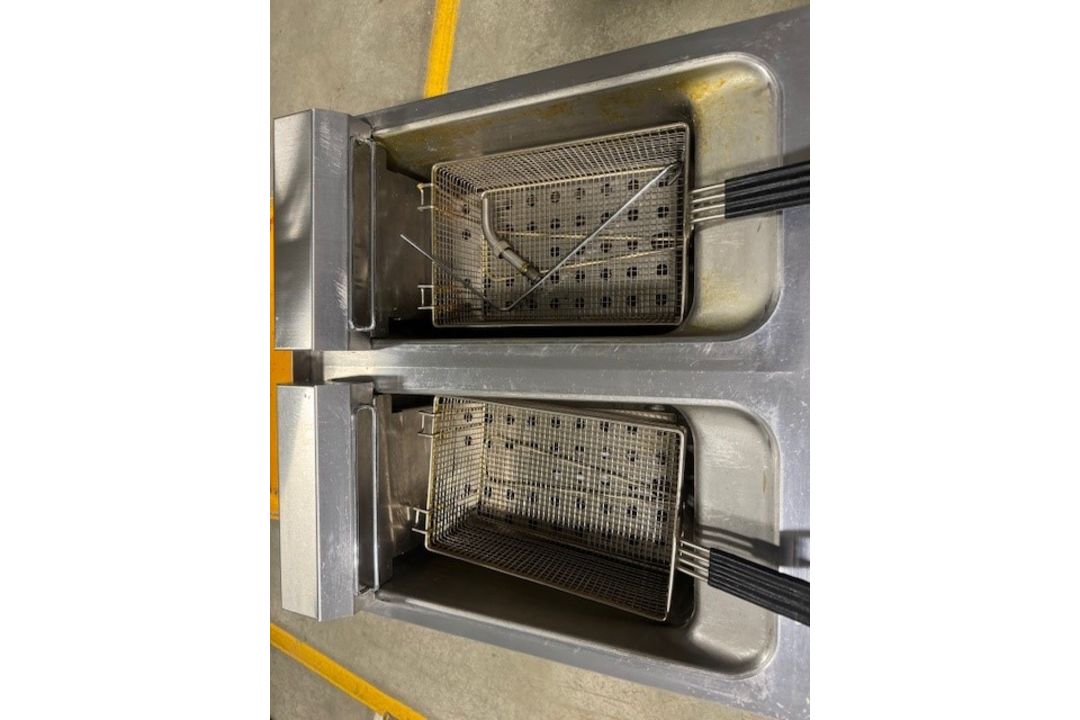 LINCAT ( DF61A002) DEEP FRYER CATERING EQUIPMENT - Image 2 of 2