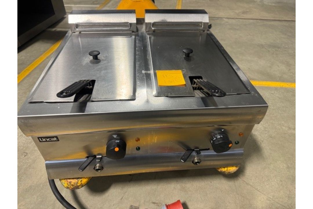 LINCAT ( DF61A002) DEEP FRYER CATERING EQUIPMENT - Image 1 of 2