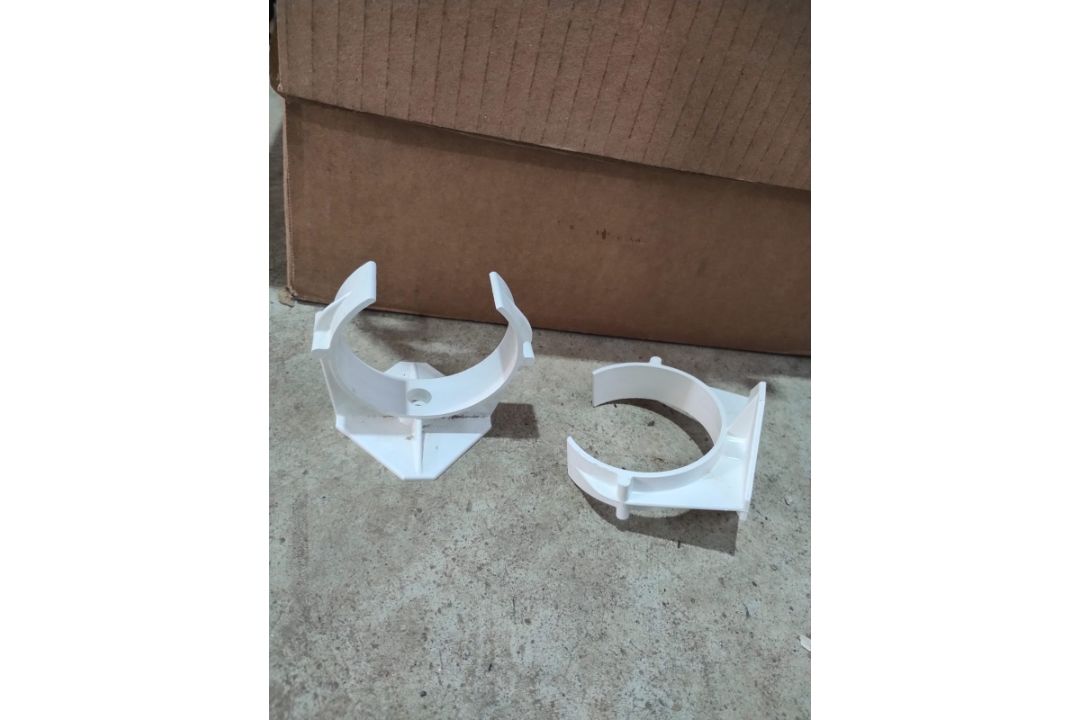 TERRAIN -50MM 2" PIPE CLIPS FITTING 142.2G - WHITE POLYPIPE - JOBLOT OF 136 - NEW - Image 2 of 2