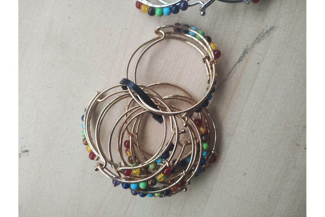 RAINBOW CRYSTAL GEMSTONE STAINLESS STEEL BANGLES - NEW - GOLD TONE AND SILVER - JOBLOT OF 16 - Image 5 of 6