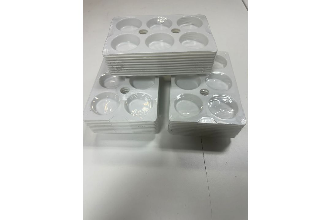 6 WELL PAINT PALLETTE IN PACKS OF 10. 50 PACKS IN TOTAL RRP £1745