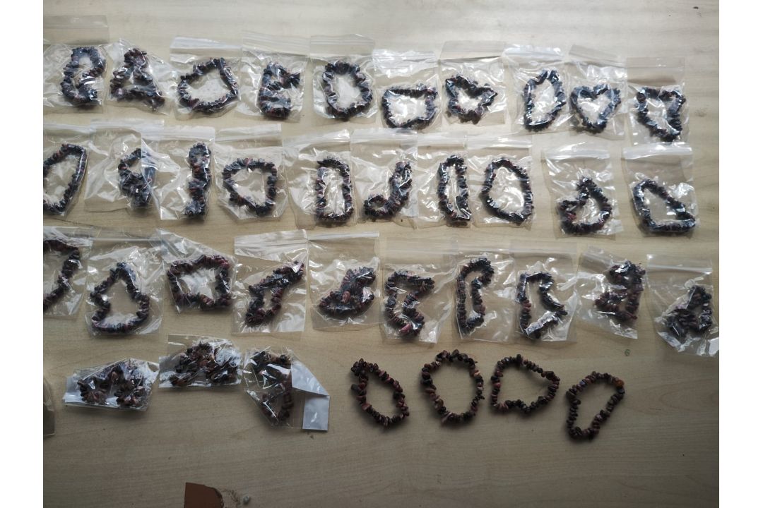 RHODONITE GEMSTONE CHRYSTAL CHIP BRACELETS - NEW IN ORIGINAL PACKAGING - JOBLOT OF 38 - Image 3 of 3