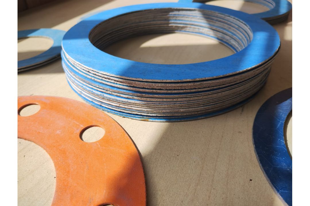 JOBLOT OF 41 - MIXED SIZE AND COLOUR ORINGS , GASKETS , SEALS - EVERYTHING YOU SEE - NEW - Image 5 of 6