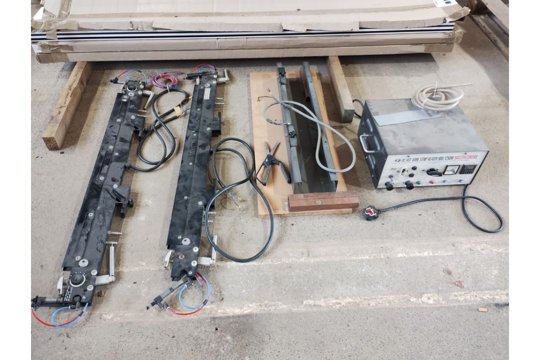 CR CLARKE HOT WIRE STRIP HEATER SET UP 900-1250W - EVERYTHING YOU SEE - Image 10 of 11
