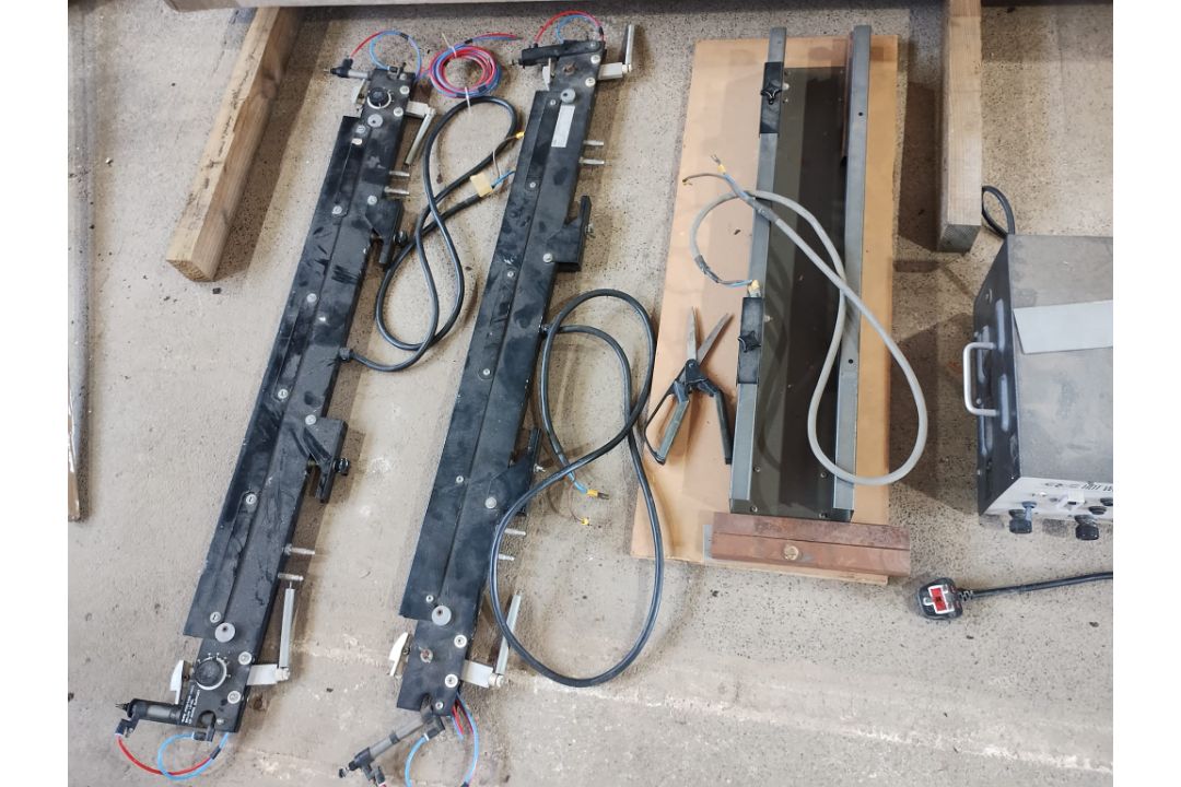 CR CLARKE HOT WIRE STRIP HEATER SET UP 900-1250W - EVERYTHING YOU SEE - Image 3 of 11