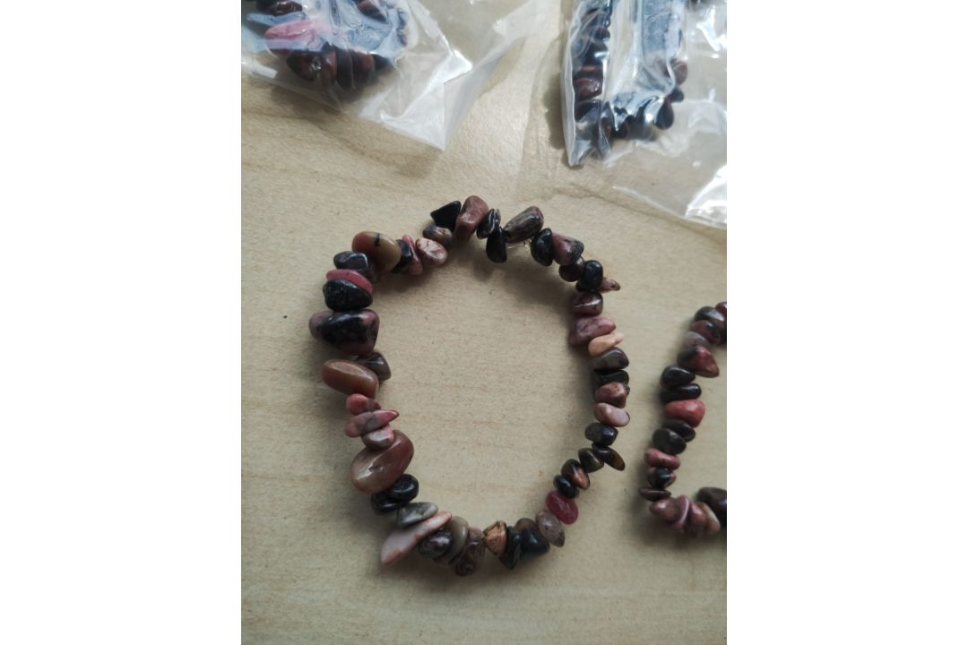 RHODONITE GEMSTONE CHRYSTAL CHIP BRACELETS - NEW IN ORIGINAL PACKAGING - JOBLOT OF 38 - Image 2 of 3